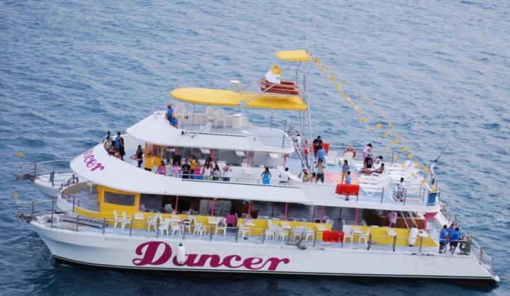 catamaran dancer cancun