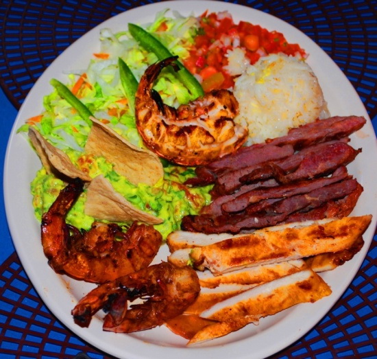 catamaran dancer cancun meals