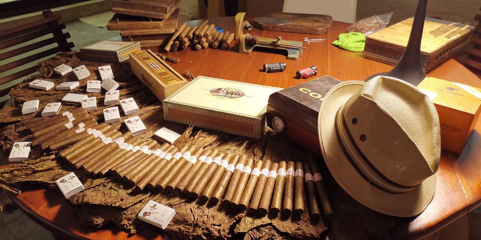 Cigar roller for events & gifts