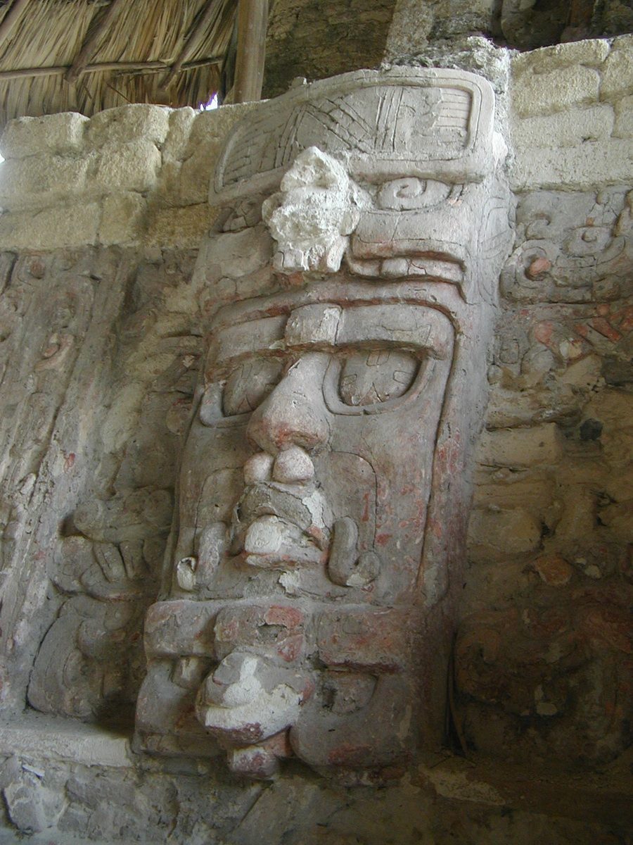 Mascarón de estuco del Templo de los Mascarones, Kohunlich