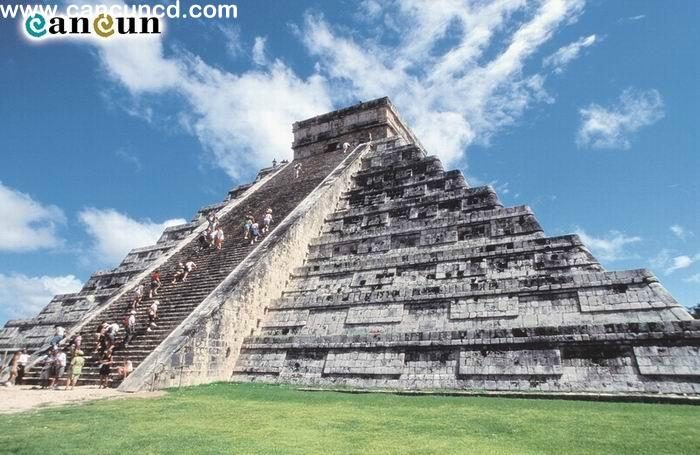 Achaeology Cancun and Rivieramaya Mexico