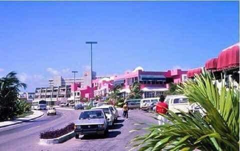 Kukulcan Boulevard and the shopping plazas of the Hotel Zone in the 1980s