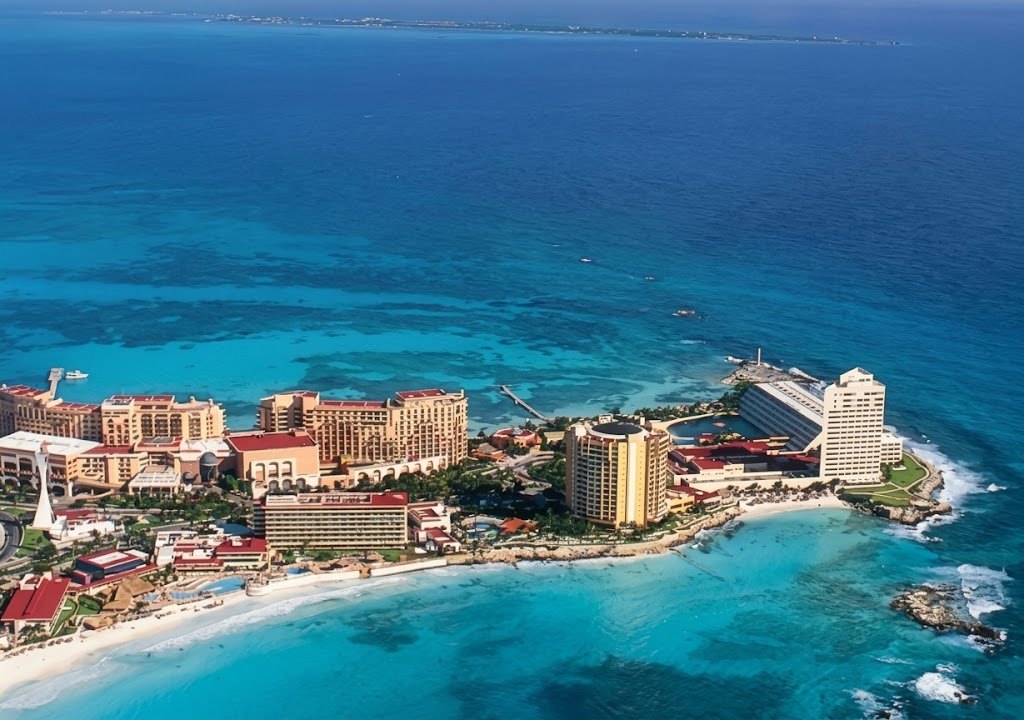 Punta Cancun around 2000, with its hotels on the point and Isla Mujeres on the horizon