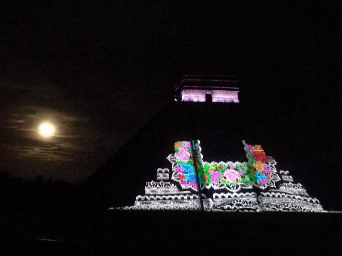 Pirámide maya de Chichén Itzá Yucatán