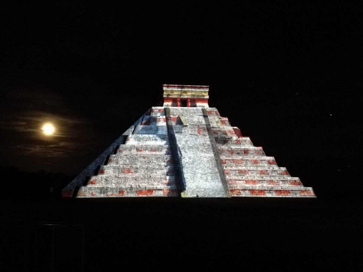Pirámide maya de Chichén Itzá Yucatán