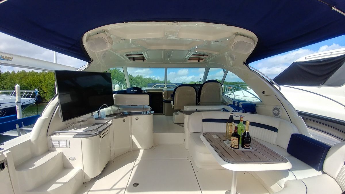 Sea Ray Sundancer 50 Yacht Rental in Cancun