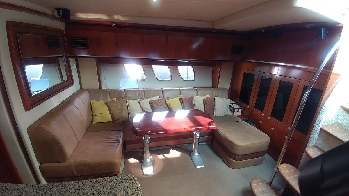 Sea Ray Sundancer 50 Yacht Rental in Cancun