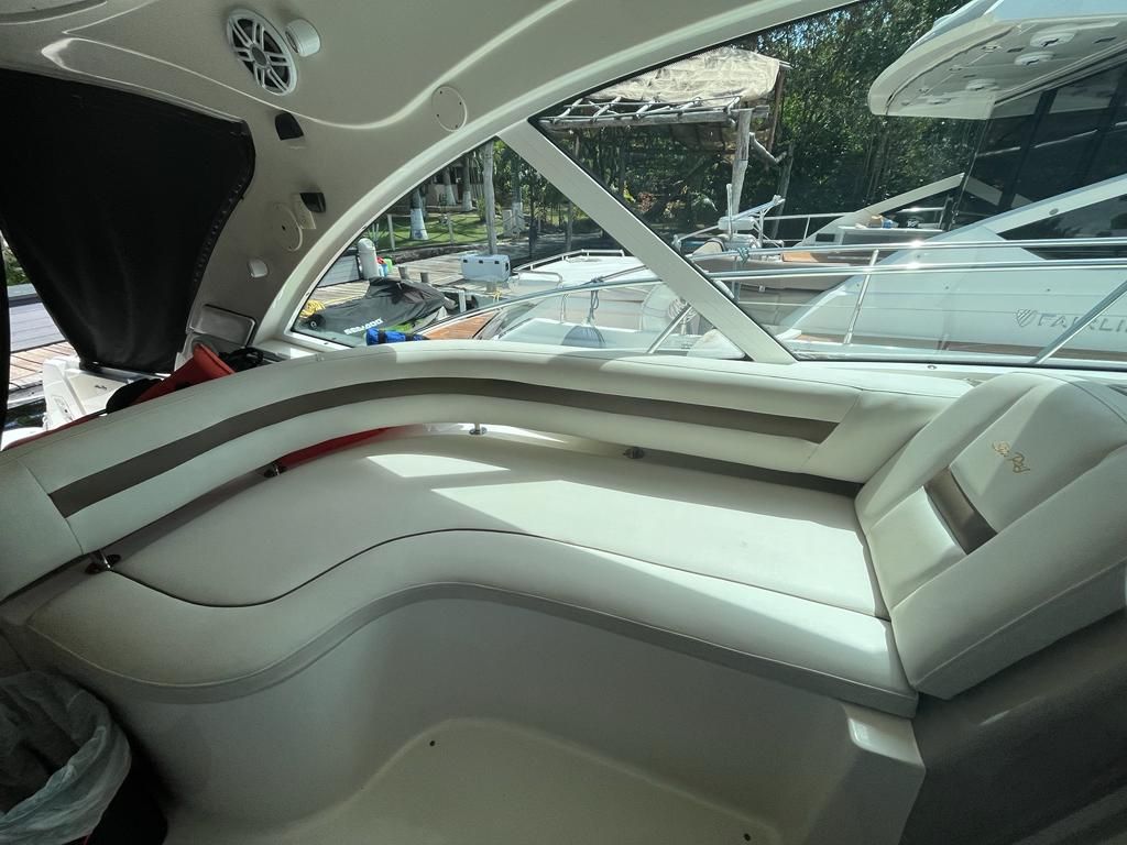 Sea Ray Sundancer yacht party