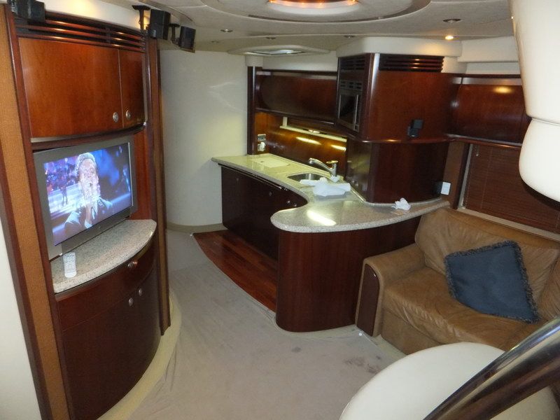 Sea Ray Sundancer yacht party