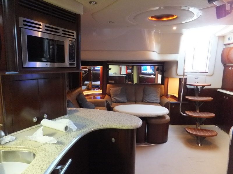 Sea Ray Sundancer yacht party