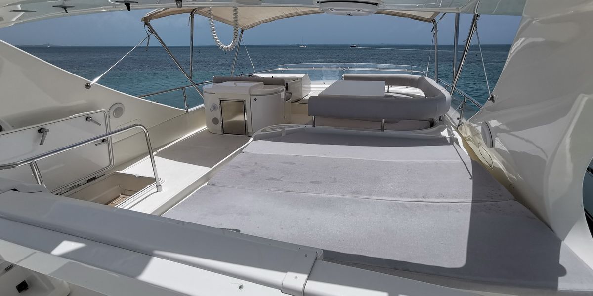 Ferretti 74 ft Luxury Yacht Charter in Cancun