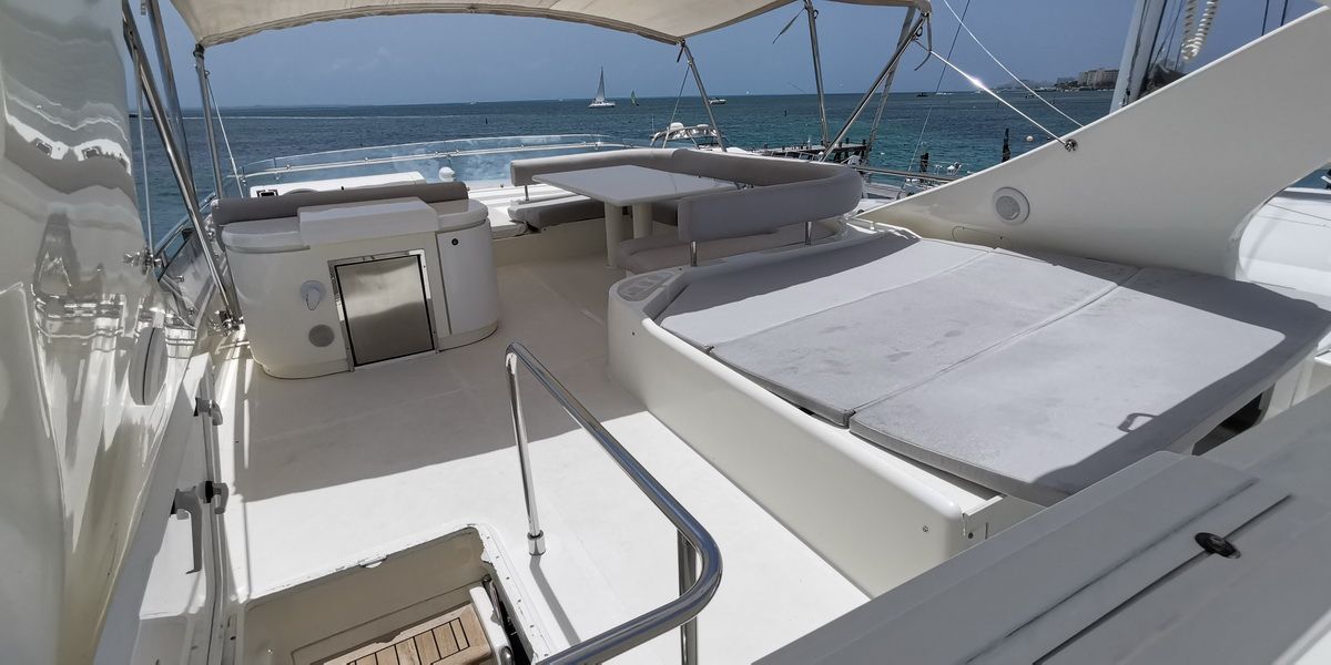 Ferretti 74 ft Luxury Yacht Charter in Cancun