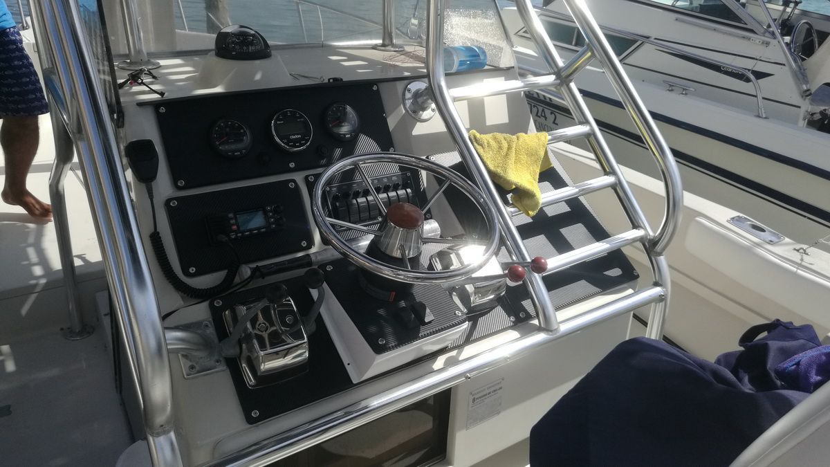30 ft Fast Fishing Boat for Small Groups in Cancun