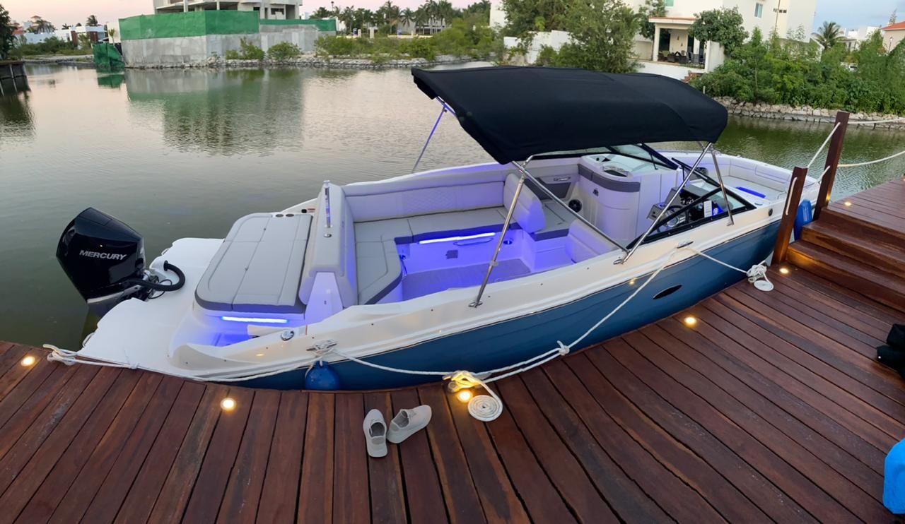 Sea Ray Sundancer 27 Sport Boat in Cancun