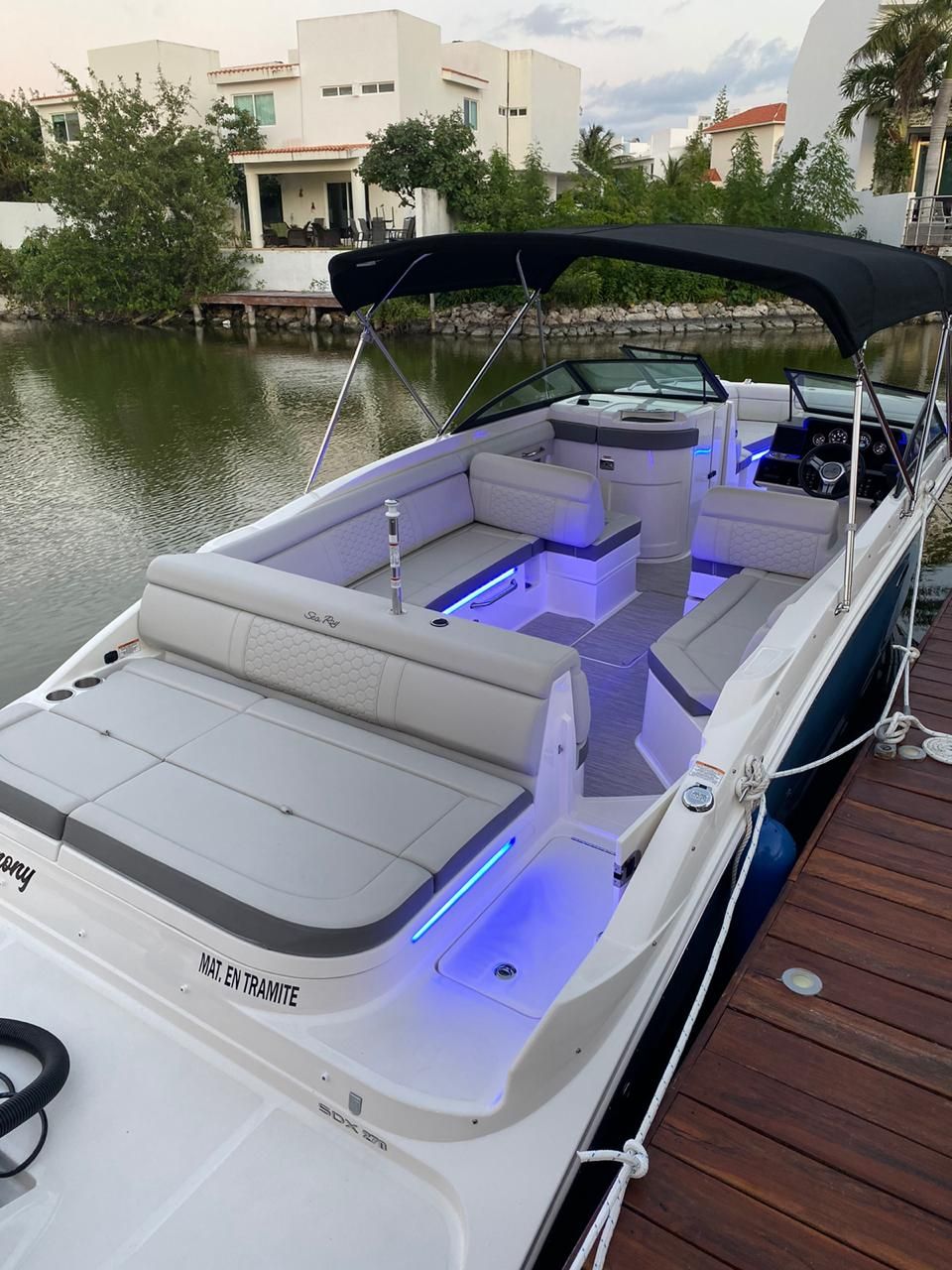 Sea Ray Sundancer 27 Sport Boat in Cancun
