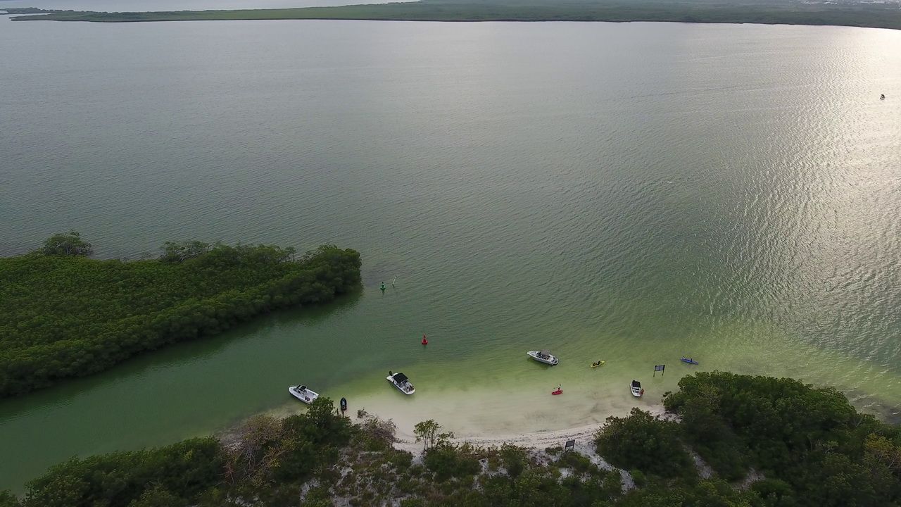 Sea Ray Sundancer 27 Sport Boat in Cancun