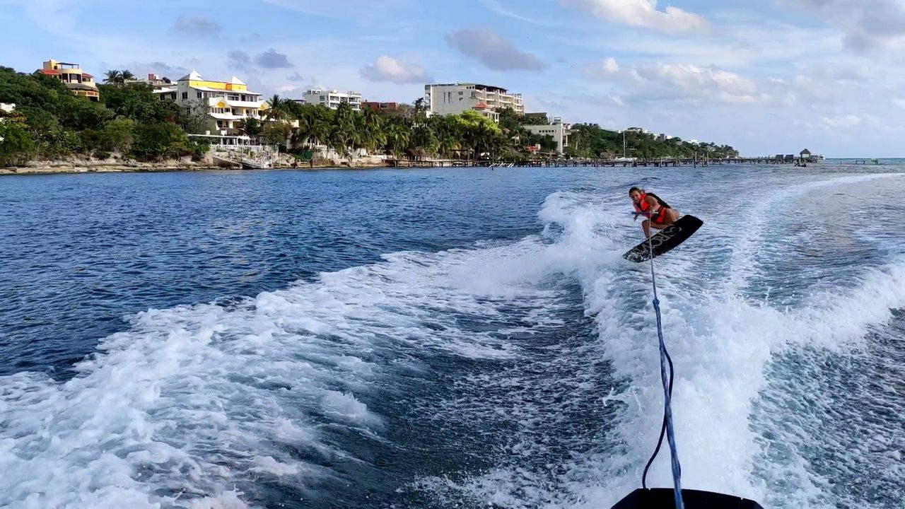 Sea Ray Sundancer 27 Sport Boat in Cancun