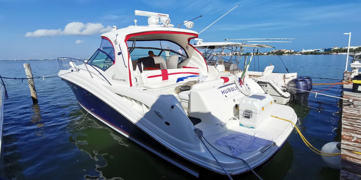 Sea Ray Sundancer 420 Yacht in Cancun: 2 Options