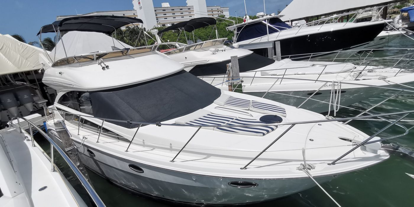 Meridian 410 Flybridge Yacht for Families in Cancun