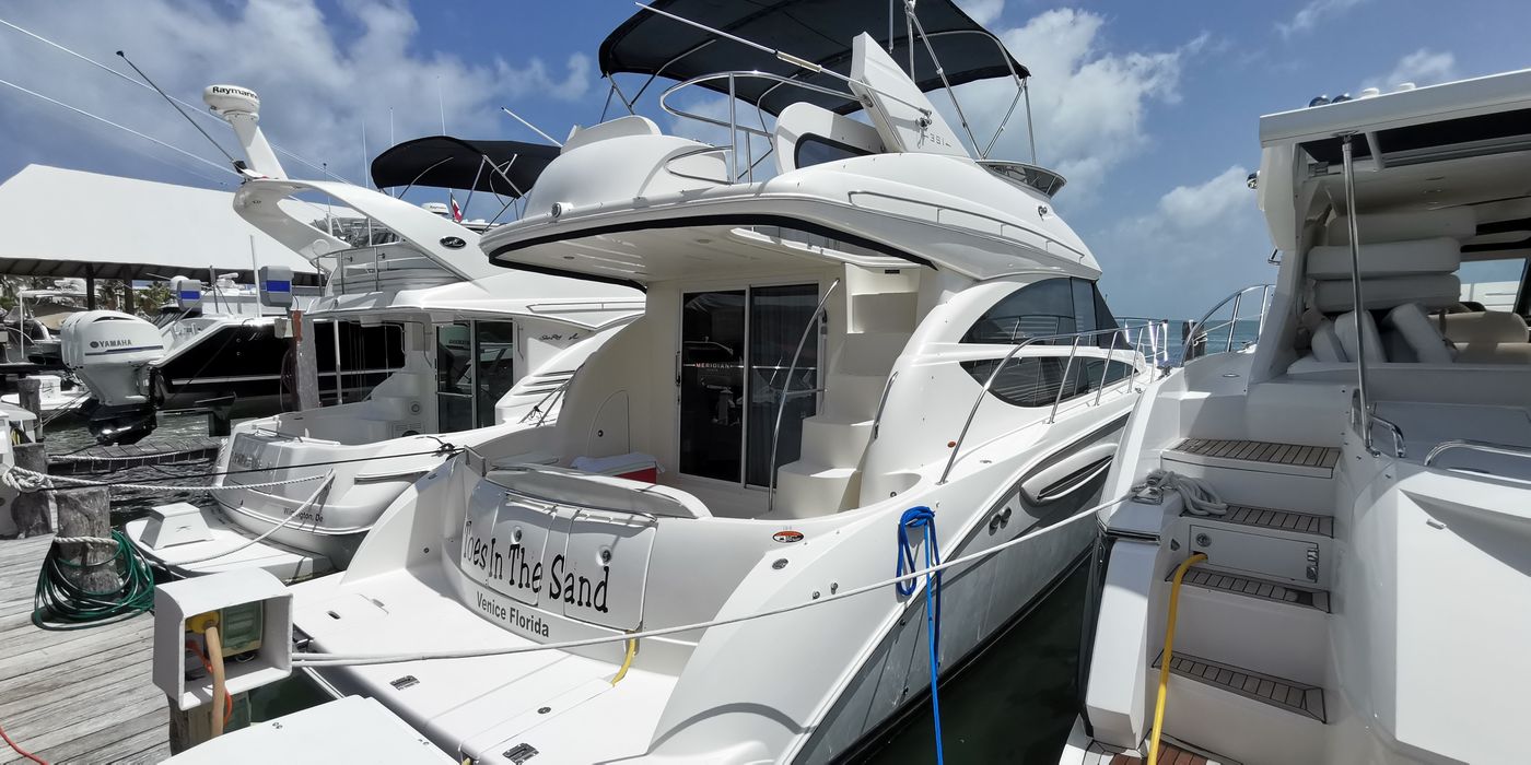Meridian 410 Flybridge Yacht for Families in Cancun