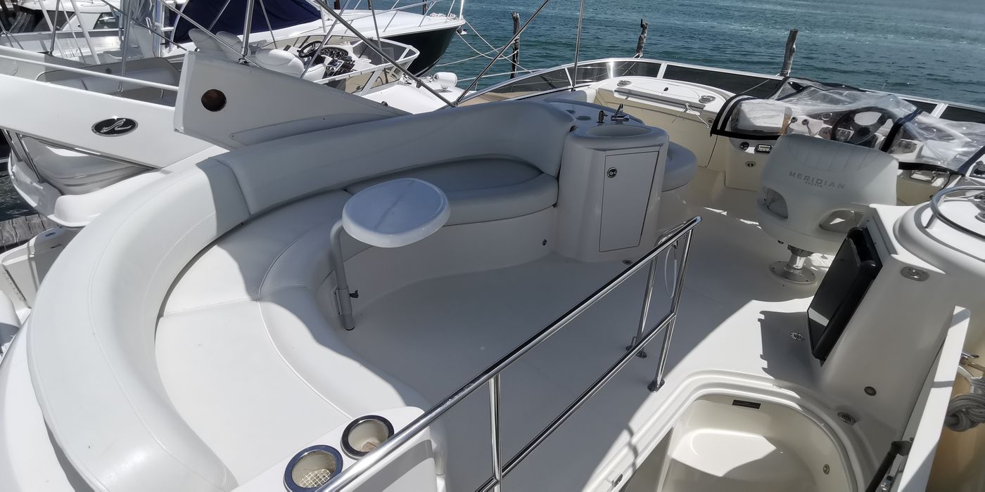 Meridian 410 Flybridge Yacht for Families in Cancun