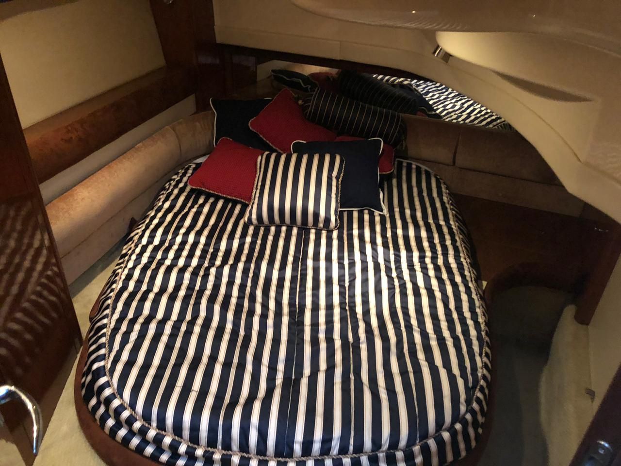 Meridian 410 Flybridge Yacht for Families in Cancun
