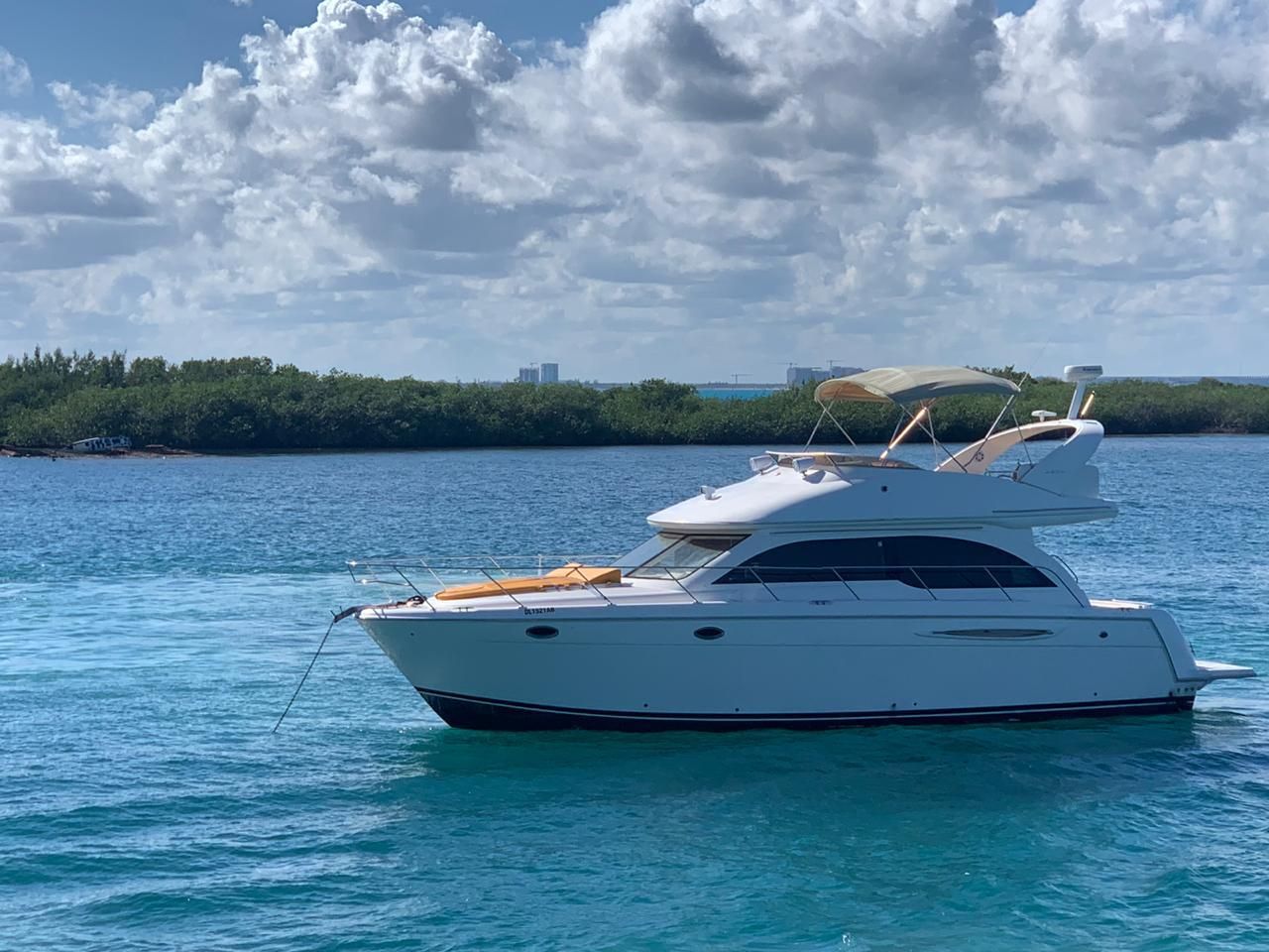 Meridian 420 Flybridge Yacht Rental in Cancun