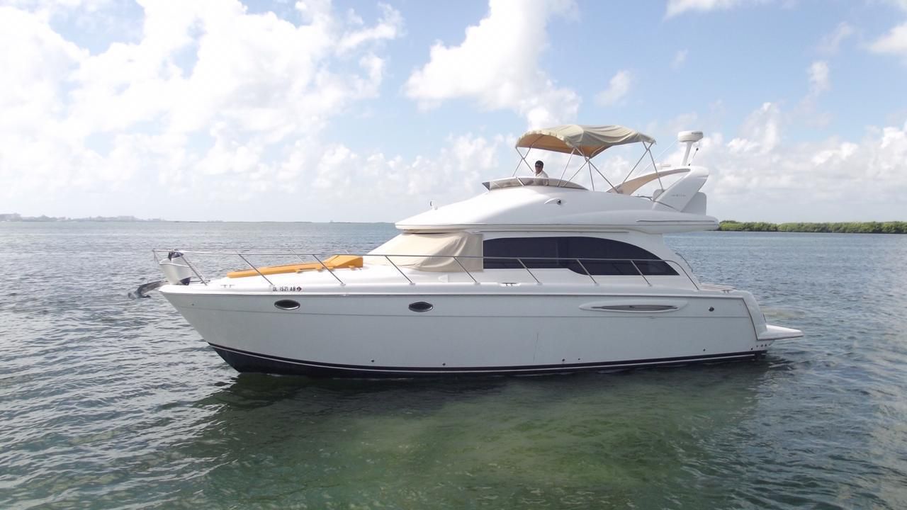 Meridian 420 Flybridge Yacht Rental in Cancun