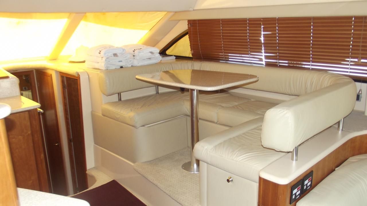 Meridian 420 Flybridge Yacht Rental in Cancun