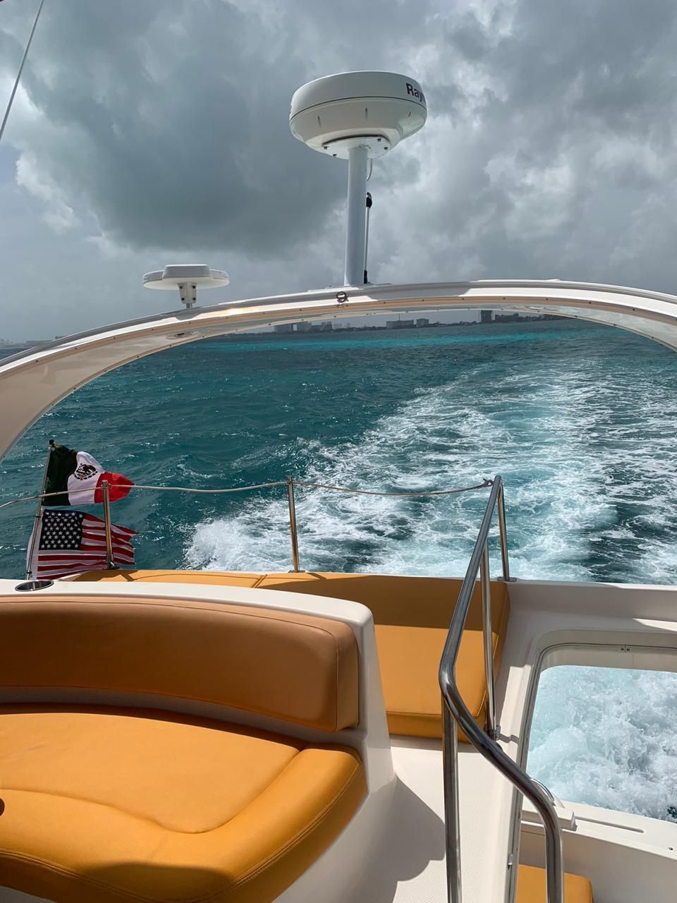 Meridian 420 Flybridge Yacht Rental in Cancun