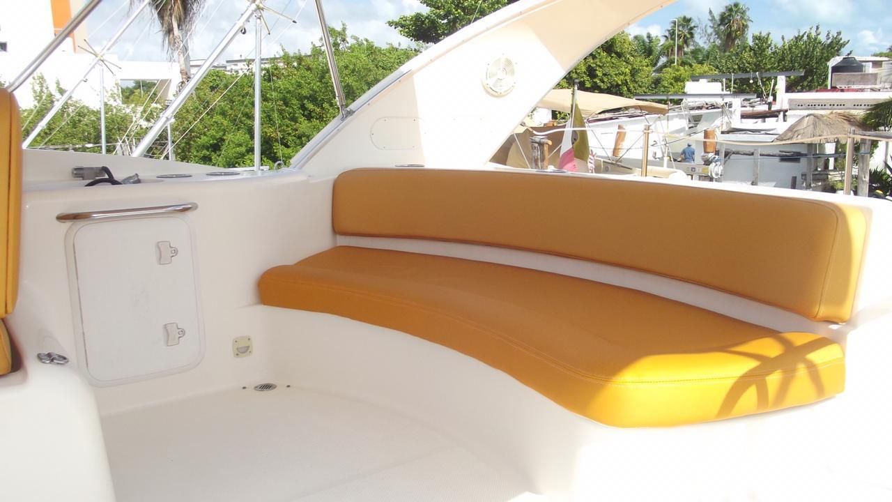 Meridian 420 Flybridge Yacht Rental in Cancun