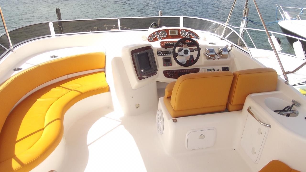 Meridian 420 Flybridge Yacht Rental in Cancun