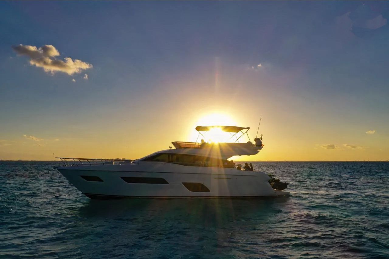 Ferretti 55 Flybridge Yacht (2019) in Cancun
