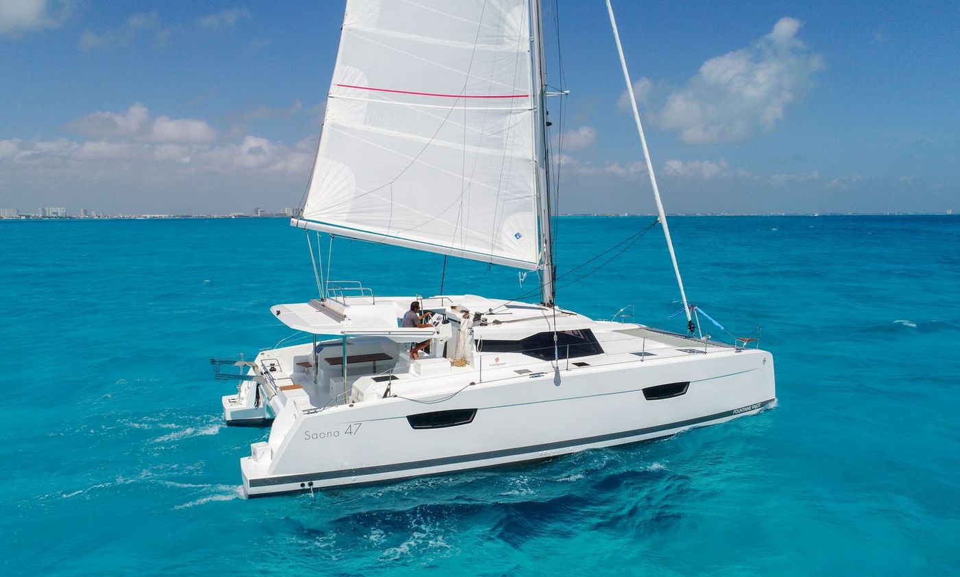 Luxury 47 ft Catamaran for Private Groups in Cancun