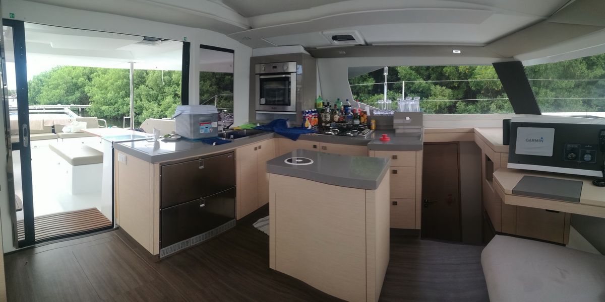 Luxury 47 ft Catamaran for Private Groups in Cancun
