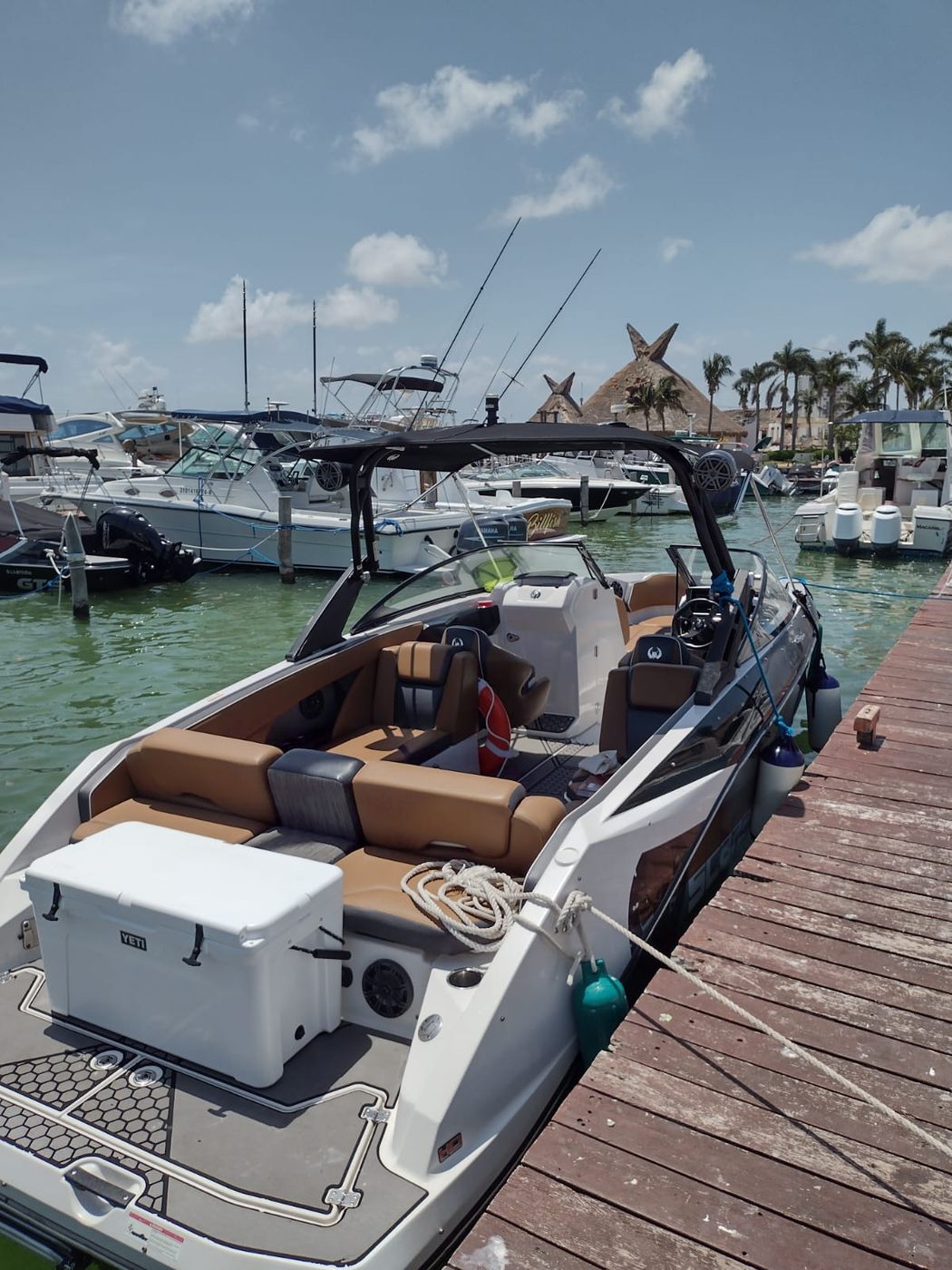 Scarab 25 Bowrider Sport Boat in Cancun