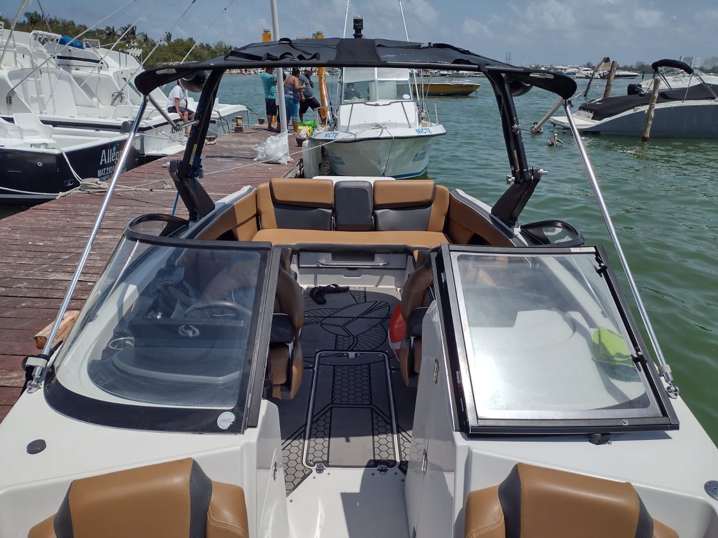 Scarab 25 Bowrider Sport Boat in Cancun