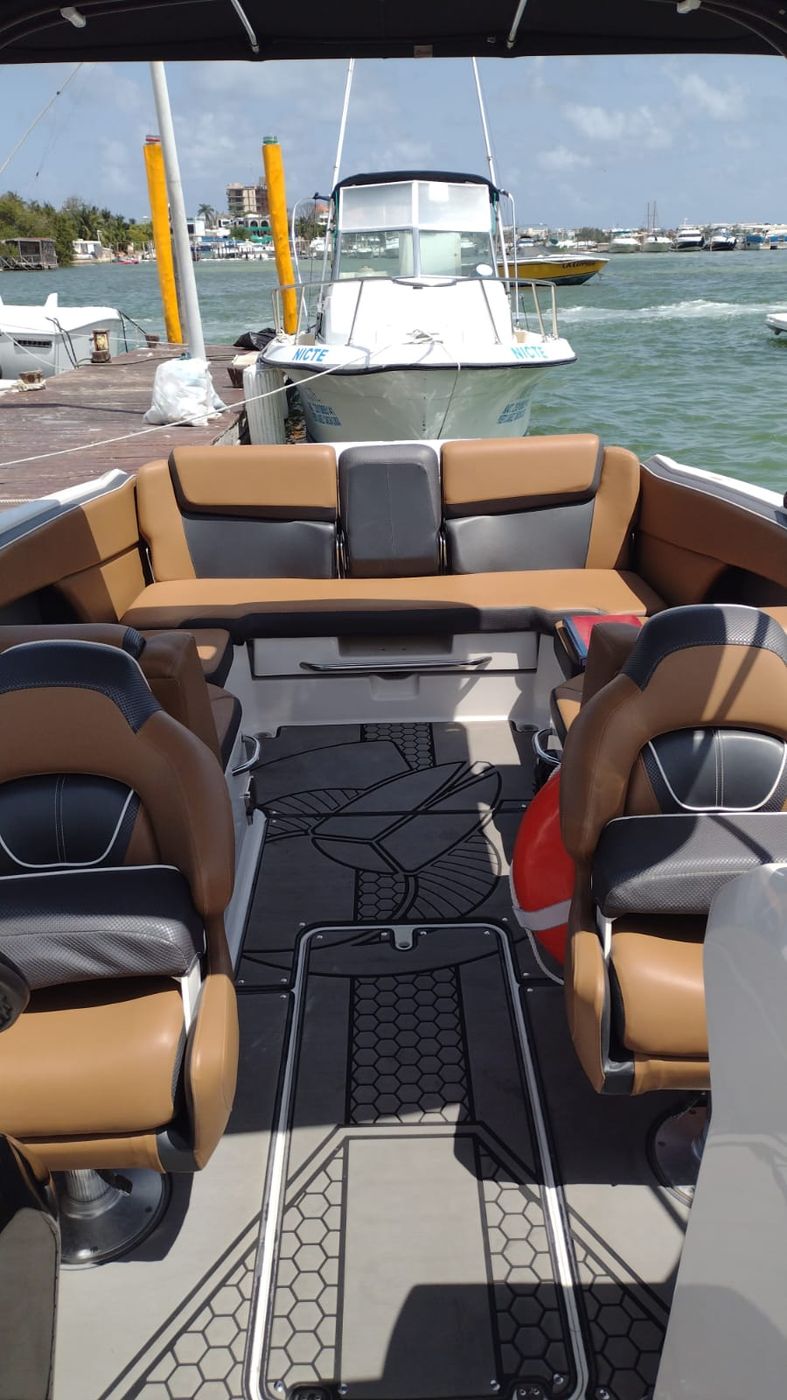 Scarab 25 Bowrider Sport Boat in Cancun