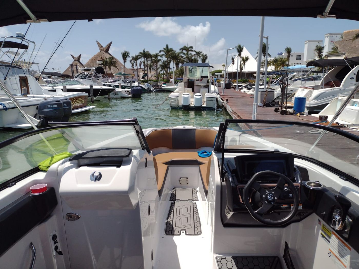 Scarab 25 Bowrider Sport Boat in Cancun