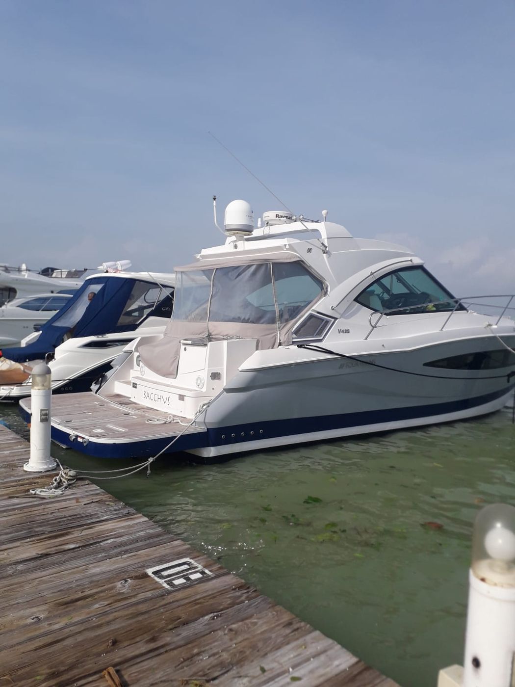 Four Winns 45 Luxury Yacht in Cancun