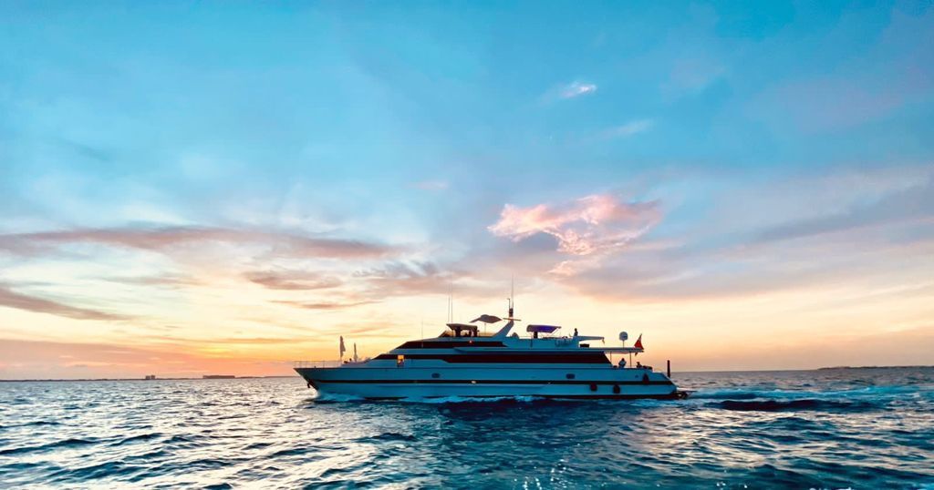 110 ft Luxury Party Yacht with Water Toys
