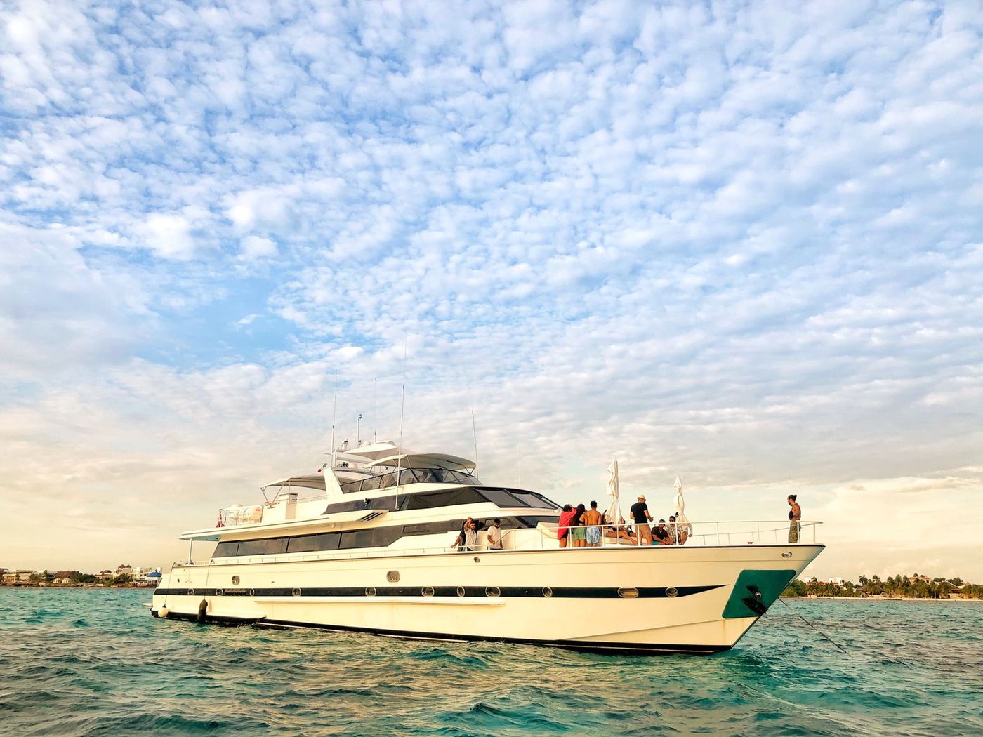 110 ft Luxury Party Yacht with Water Toys