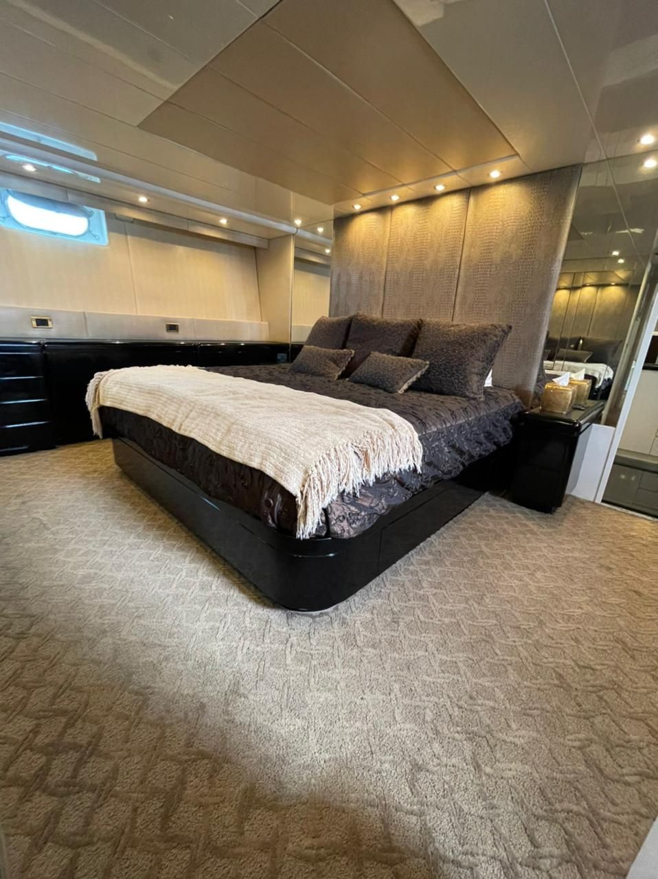 110 ft Luxury Party Yacht with Water Toys