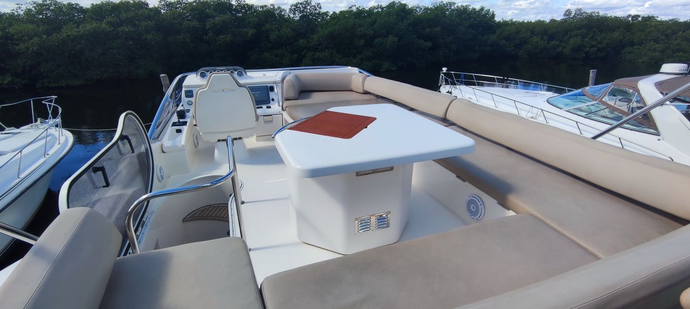 Azimut 50 Yacht Rental in Cancun for 15 Guests