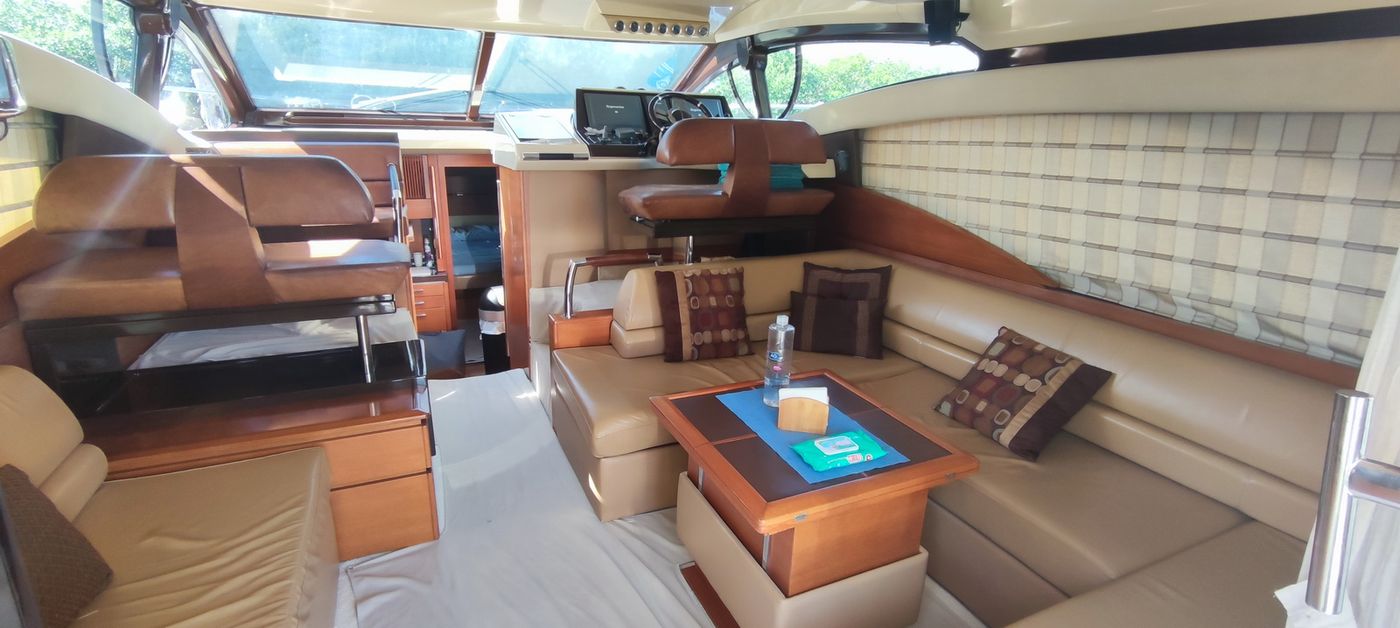 Azimut 50 Yacht Rental in Cancun for 15 Guests