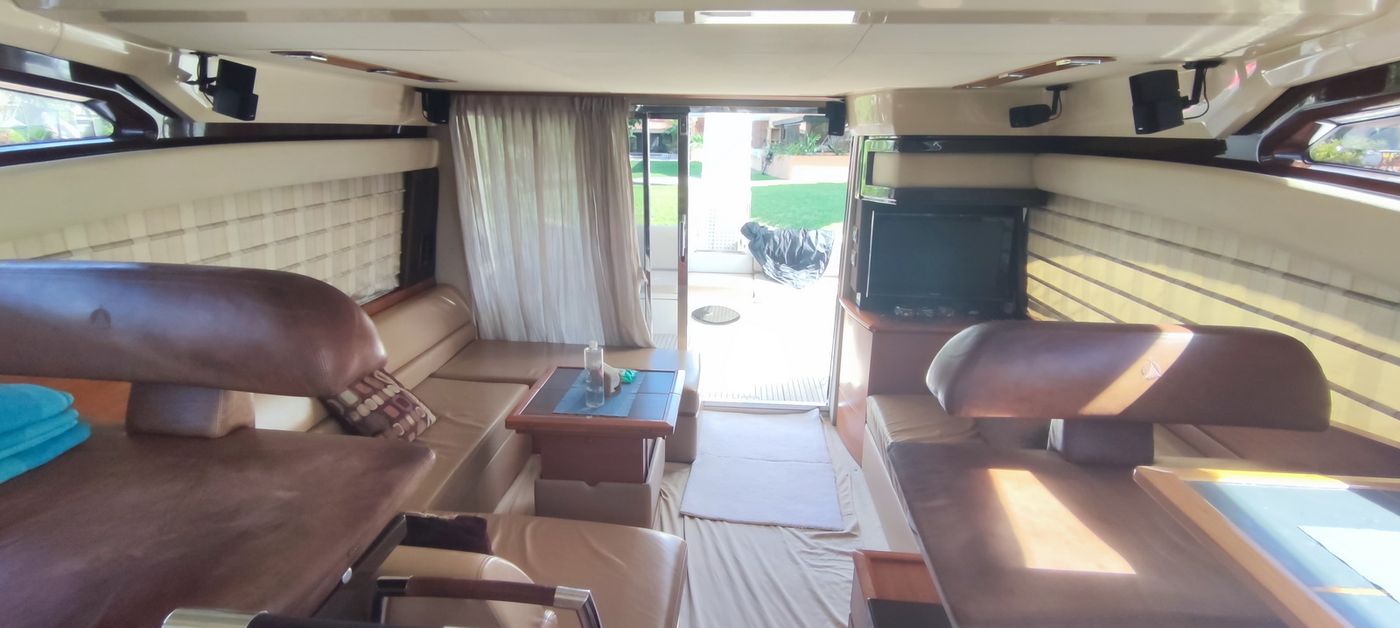 Azimut 50 Yacht Rental in Cancun for 15 Guests