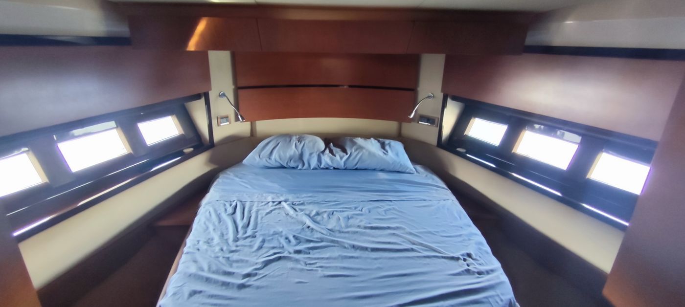 Azimut 50 Yacht Rental in Cancun for 15 Guests