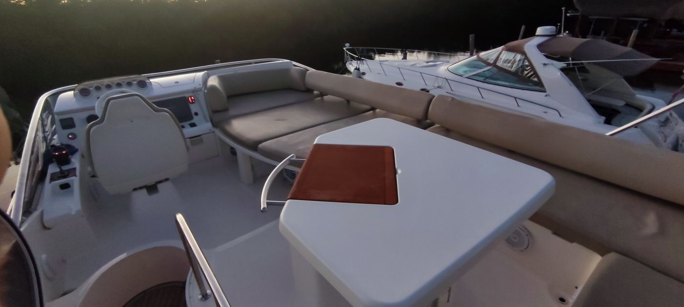 Azimut 50 Yacht Rental in Cancun for 15 Guests