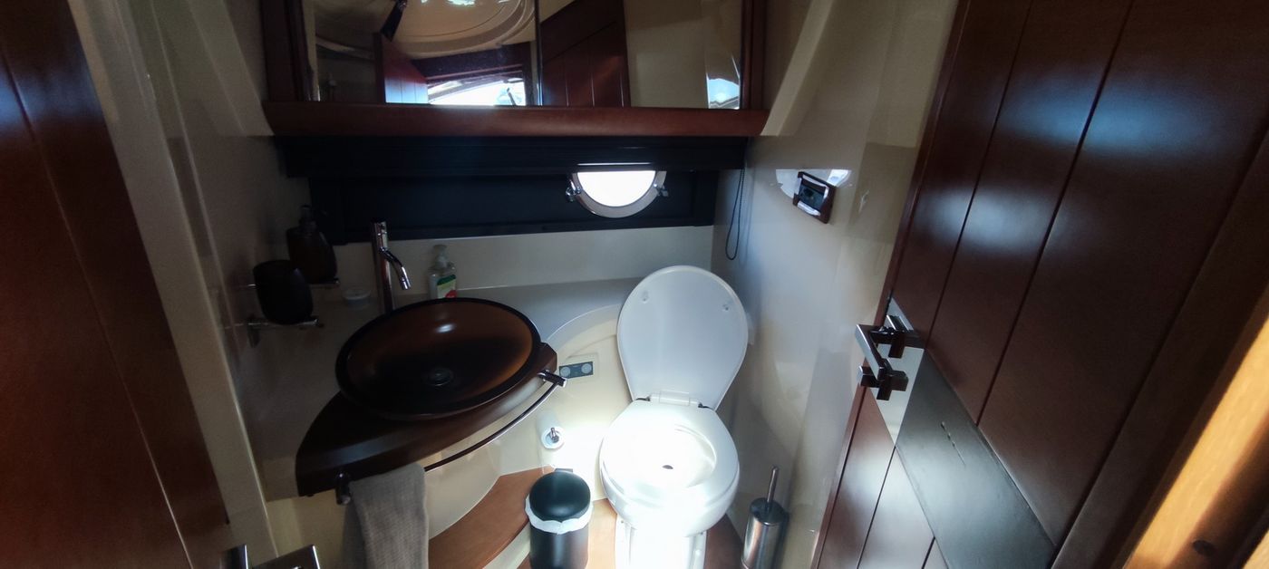 Azimut 50 Yacht Rental in Cancun for 15 Guests