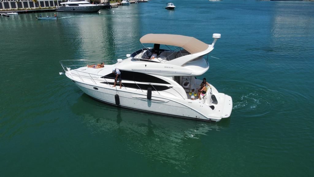 Meridian Flybridge Yacht for 15 Guests in Cancun